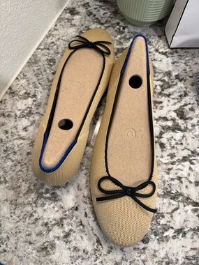Rothy’s BNWT Tan and Black Ballet Flats with Bow - Women